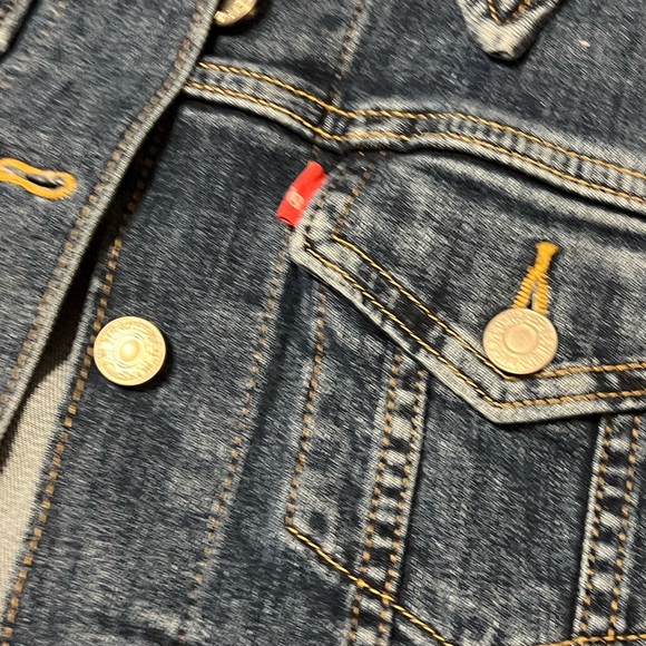 NWT Levi’s Trucker Jacket. Size large. - Picture 5 of 7
